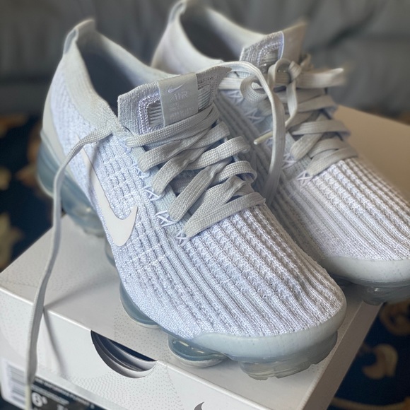 Women’s Nike AirVaporMax flynits - Picture 4 of 8